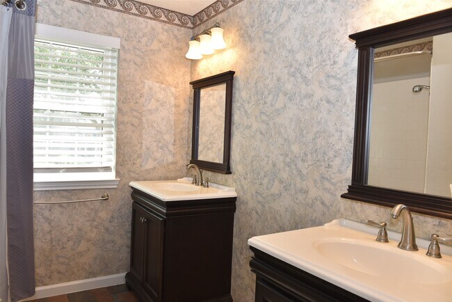 Building Photo - 2822 Grants River Cir