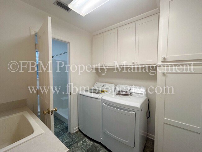 Building Photo - 1170 Lumkins Rd