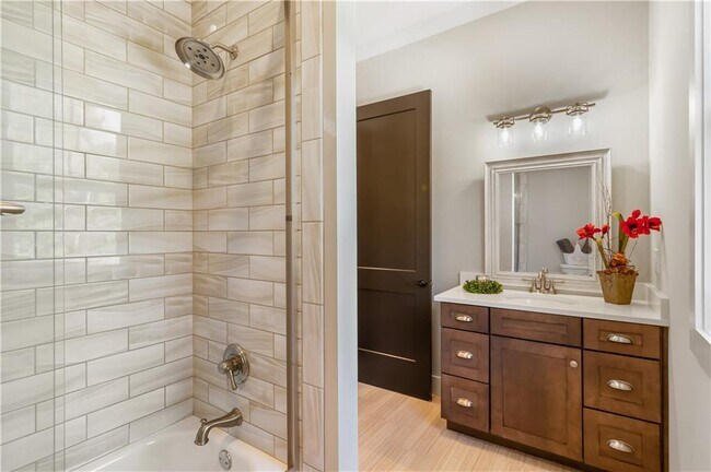 Building Photo - 6 Whisper Pl