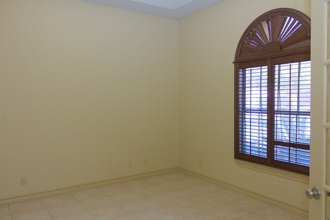Building Photo - 10614 Kirby Dr