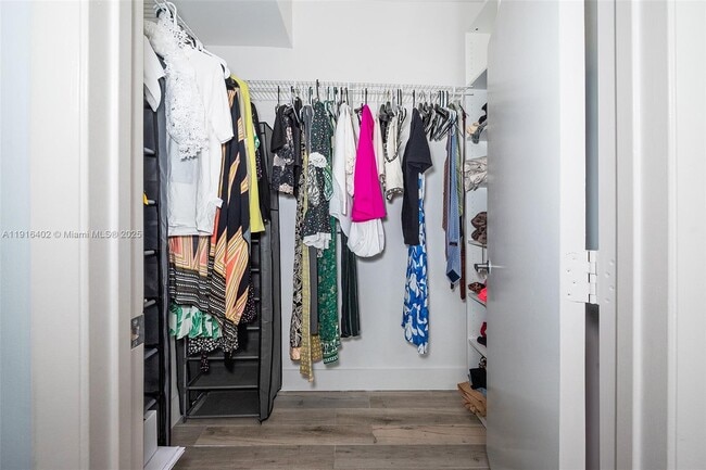 Building Photo - 1900 N Bayshore Dr