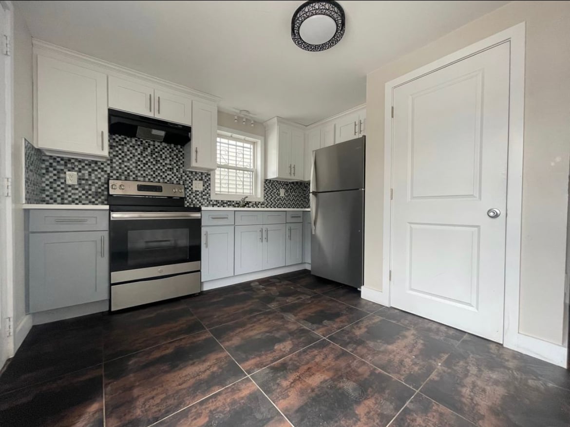 Building Photo - 363 Halladay St