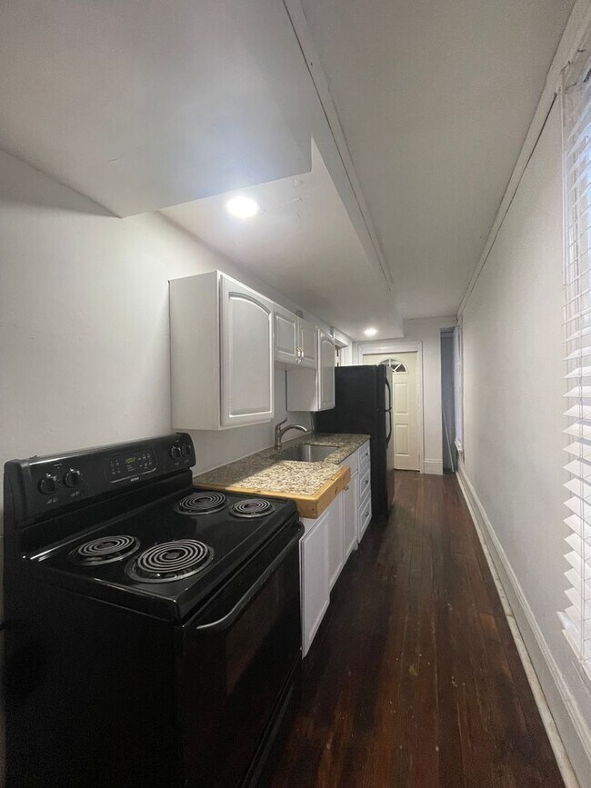 Building Photo - 871 Mulberry St