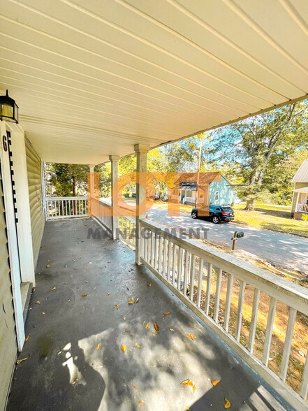 Building Photo - 6 Pelzer St
