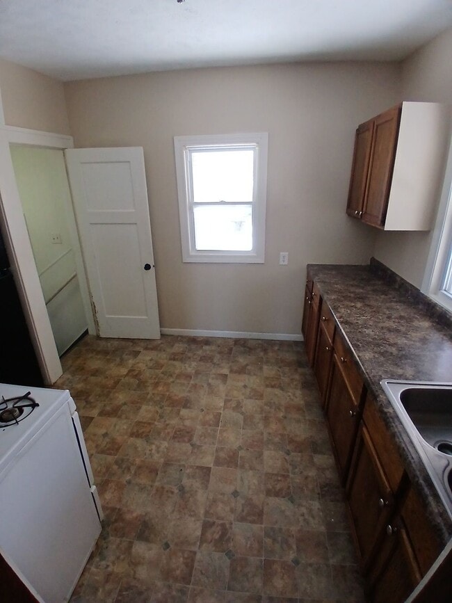 Building Photo - 2305 Broadway