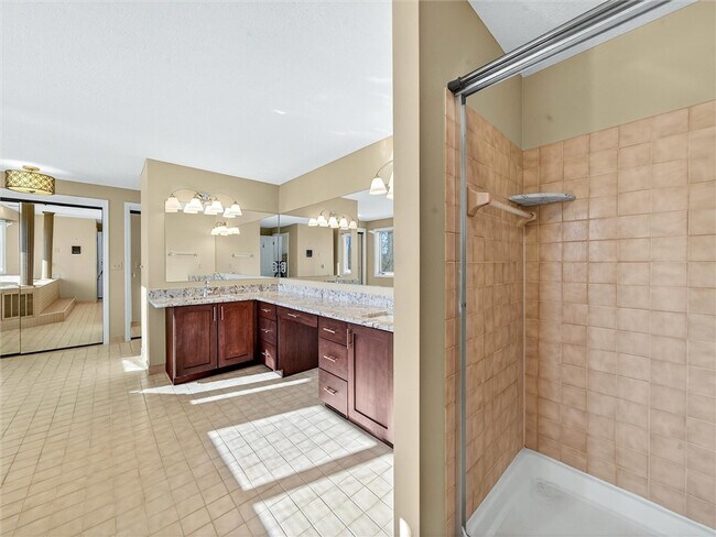 Building Photo - 9 Glen Valley Dr