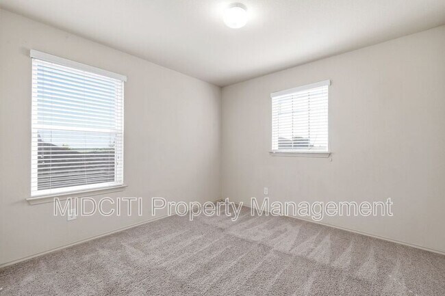 Building Photo - 205 Tallow Trl