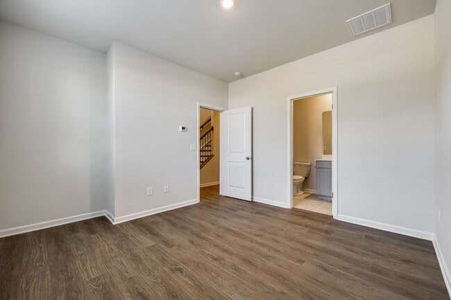 Building Photo - Beautiful 3-bedroom, 3.5 bath townhome in Elizabeth of fabulous Fort Mill!!