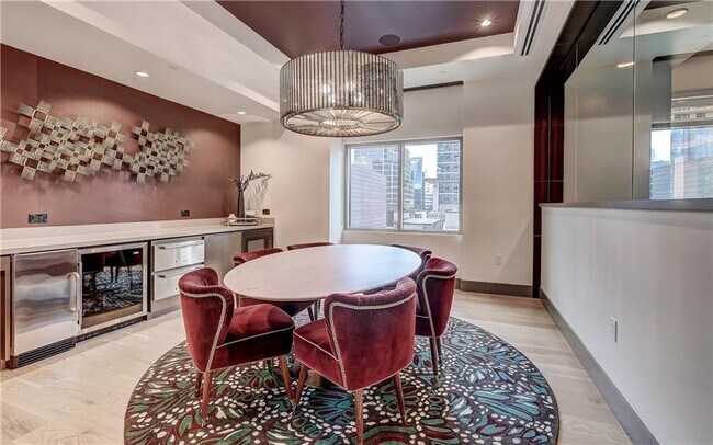 Building Photo - 2322 N Akard St