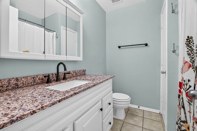 Building Photo - 507 Stinson Dr
