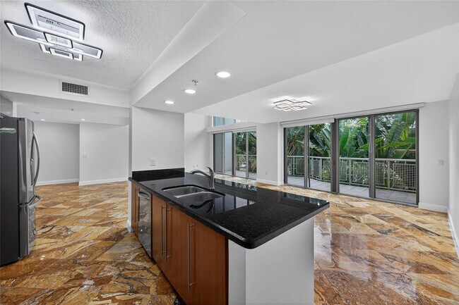 Building Photo - 900 SE 2nd St