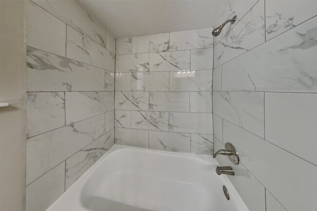 Building Photo - 16423 Concord Falls Ln