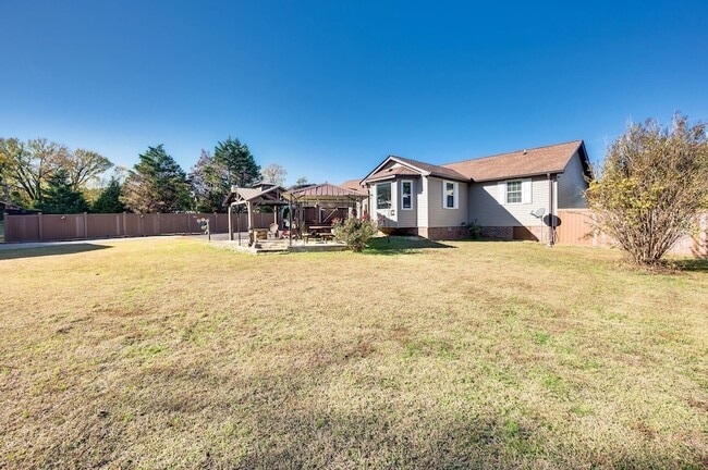 Building Photo - 808 Water View Terrace