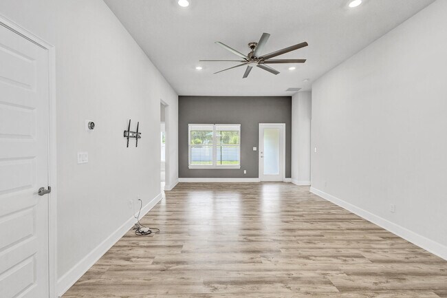 Building Photo - 5348 Lugo St