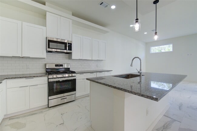 Building Photo - 2917 El Fenice Ln