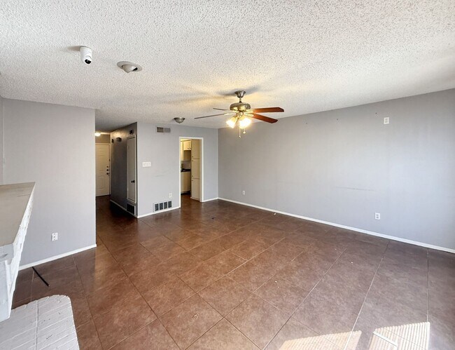 Building Photo - Charming 2-Bedroom Brick Home with Spaciou...