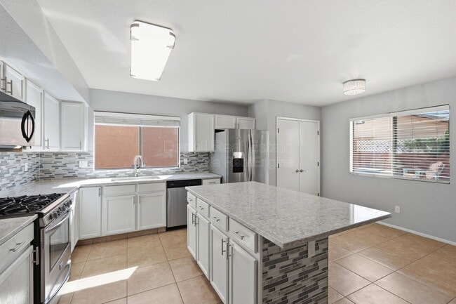 Building Photo - 10008 E Paseo San Ardo