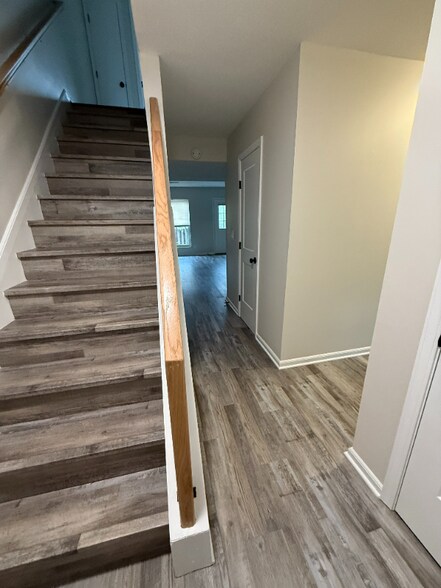 Building Photo - 120 Asbury Way