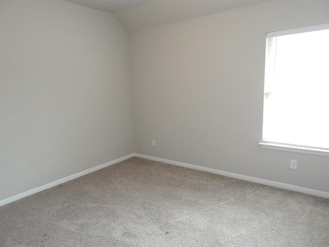 Building Photo - 108 Hauser Dr