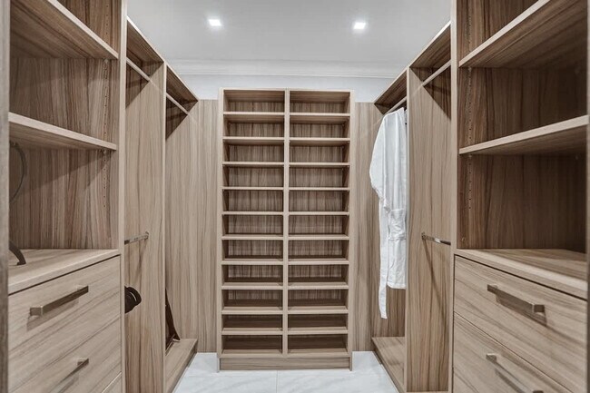 Building Photo - 1000 Diplomat Pkwy