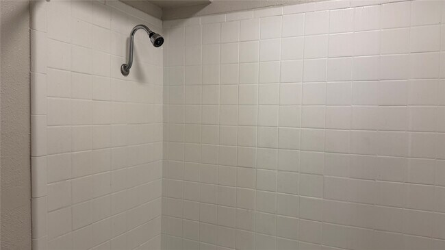 Building Photo - 5400 Memorial Dr