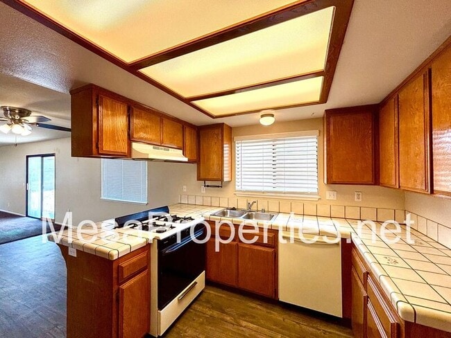 Building Photo - 8988 Grapefruit Ave