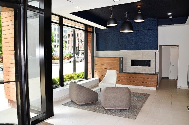 Building Photo - 326 W Illinois St