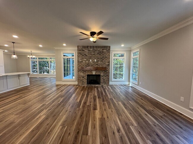 Building Photo - Grandeur Brick 4/3.5 with Bonus Room in The Oaks at Collinwood- $3,295