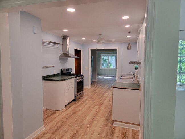 Building Photo - 73 Huntington Hills Ctr