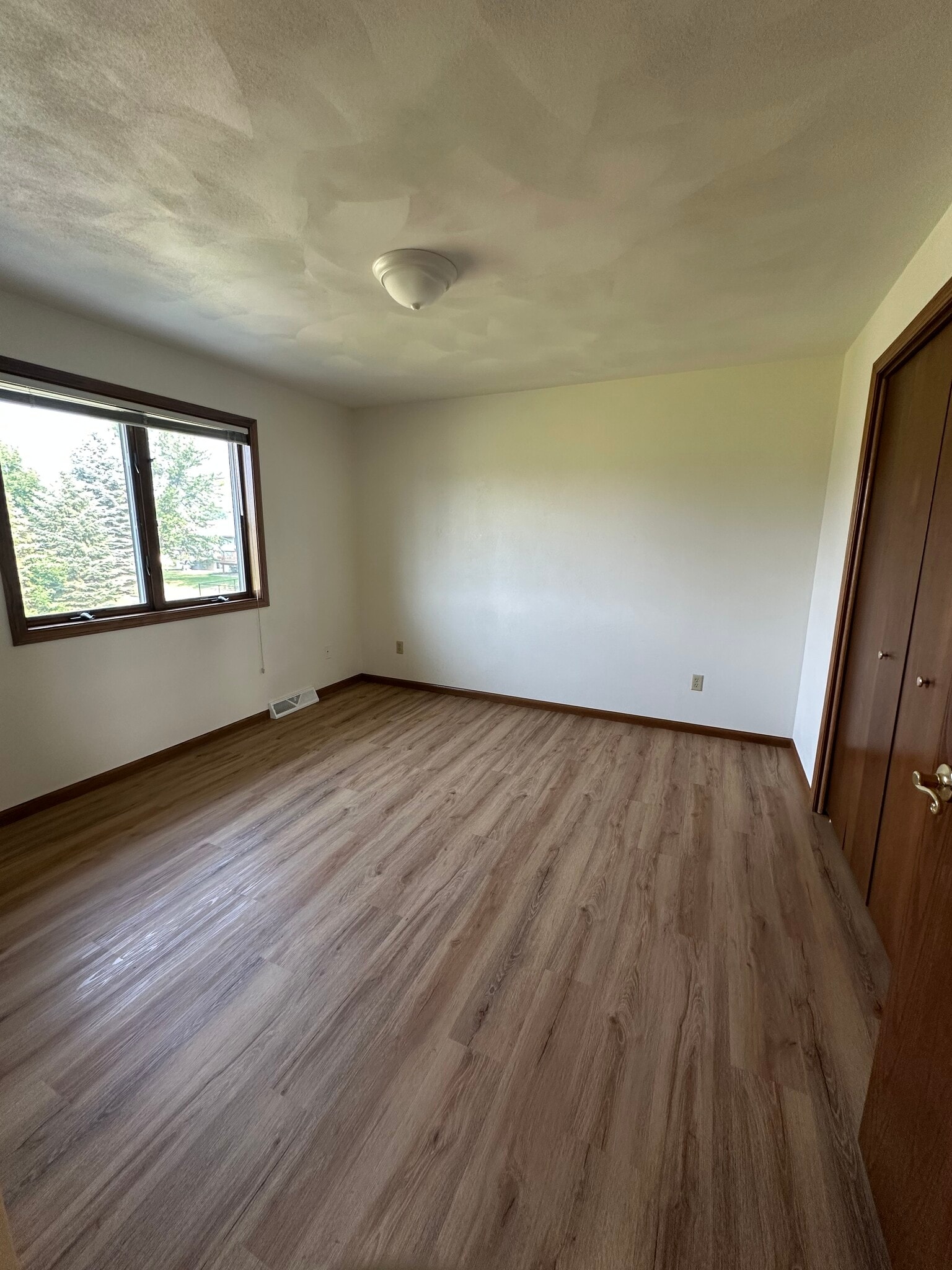 Building Photo - N511 Willowcrest Ct