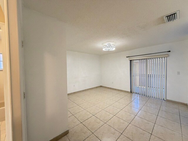 Master Room - 2553 W 76th St