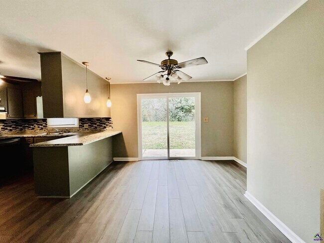 Building Photo - 107 Evelyn Dr