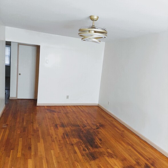 Building Photo - 745 E 101st St