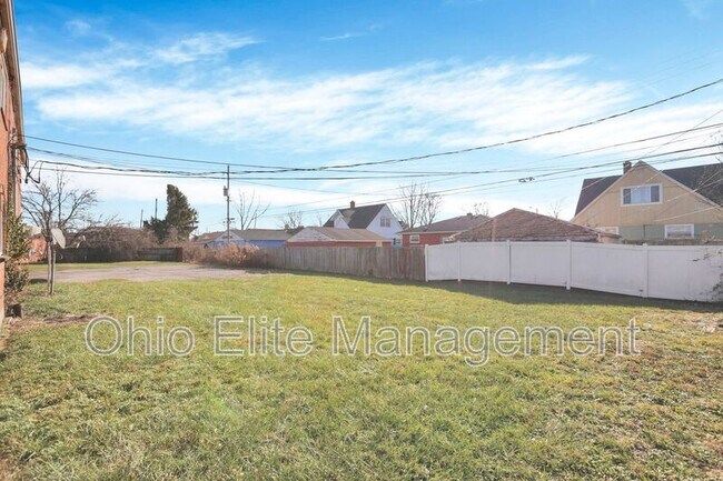 Building Photo - 3605 Cushing Dr