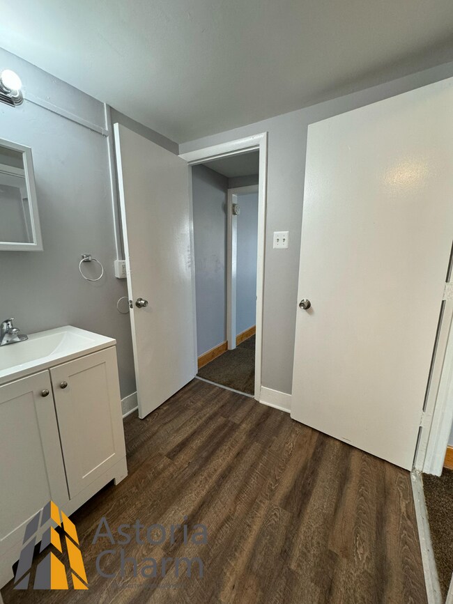 Building Photo - 1BD/1BA + Den Townhouse For Rent!