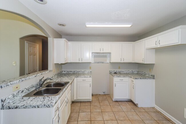 Building Photo - 8112 Country Mill Cove