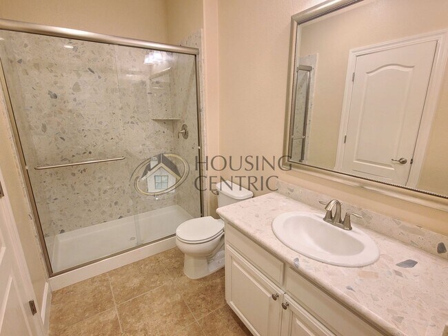 Building Photo - Stunning Single Story Rental in Guard Gate...
