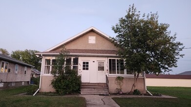 Building Photo - 723 14th St N