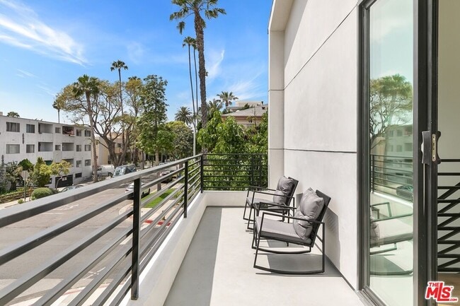 Building Photo - 1236 N Spaulding Ave