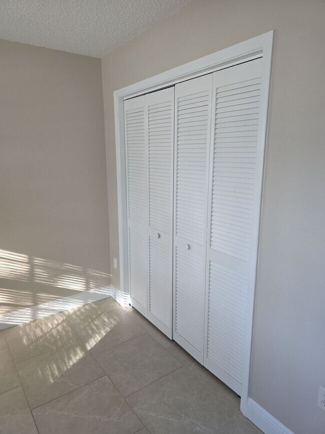 Building Photo - 7251 McGinnes Ct