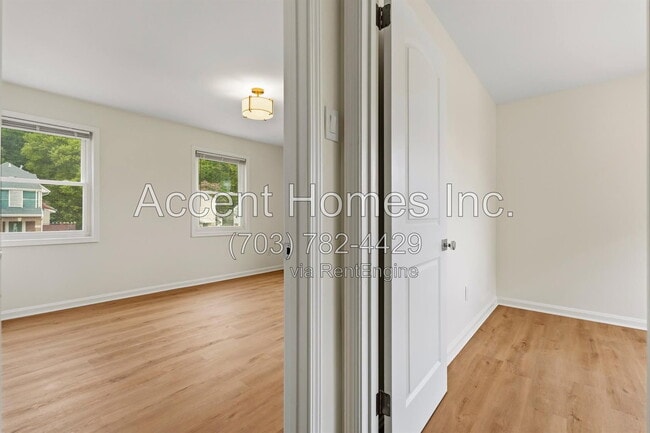Building Photo - 2310 Riverview Terrace