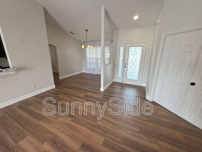 Building Photo - 1617 Nectarine Trail