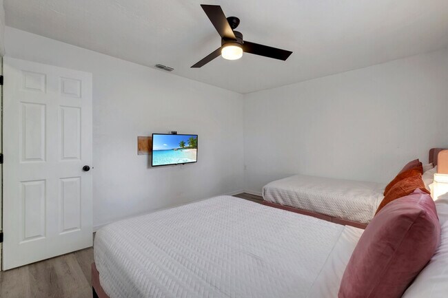 Building Photo - 2412 Talco Hills Dr