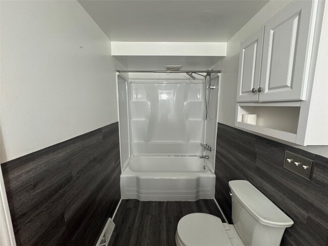 Building Photo - 9 Second St