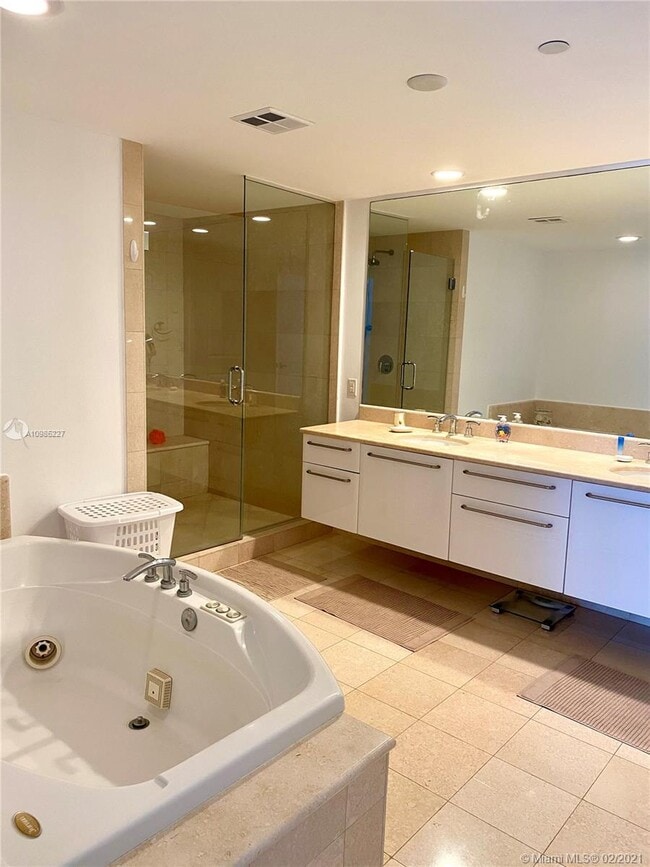 Building Photo - 3101 S Ocean Dr