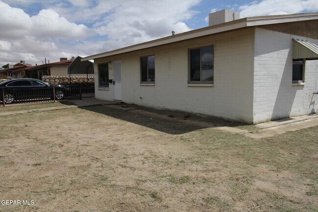 Building Photo - 906 Geronimo Dr