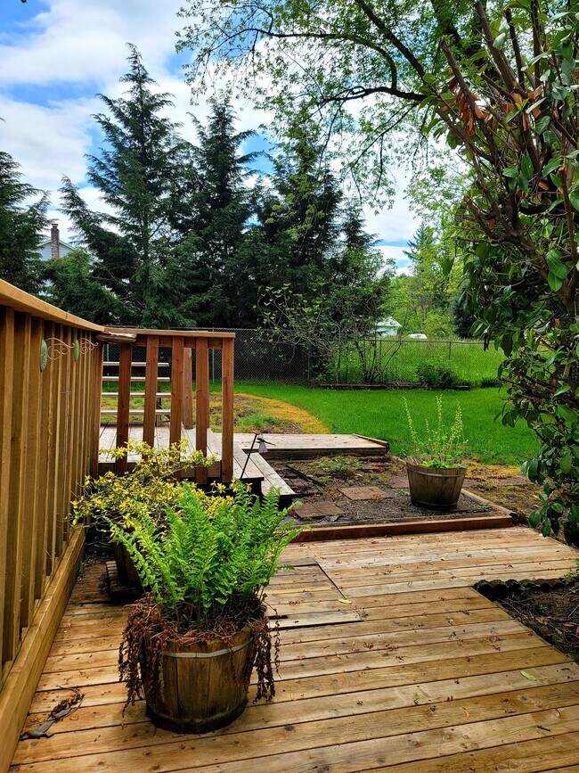 Building Photo - 11071 SE 242nd Ave