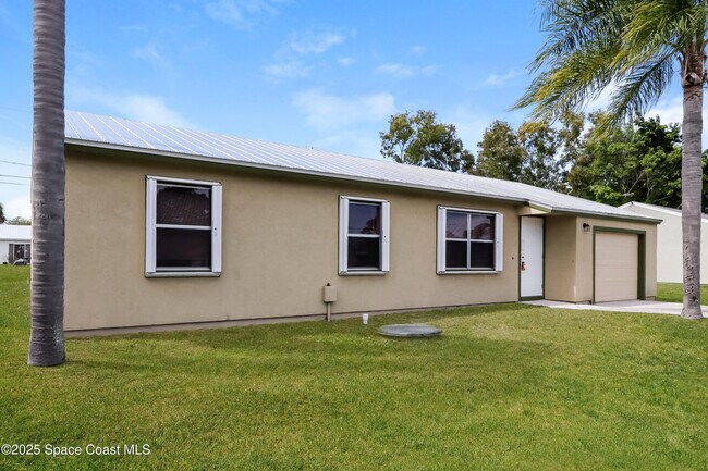 Building Photo - 2252 SE Berkshire Blvd