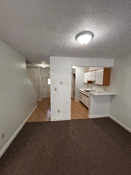 Building Photo - 1512 1st St E