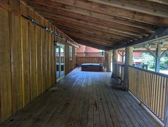 Building Photo - Spacious 4BR Home Near Sacheen & Davis Lake